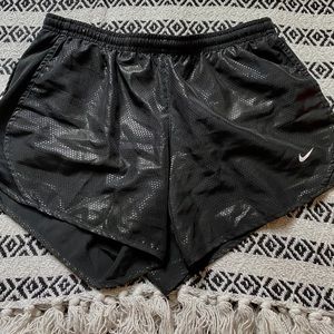 YOUTH LARGE NIKE SHORTS!! π€